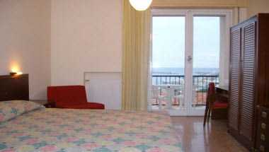 Robinia Hotel em Imperia, IT