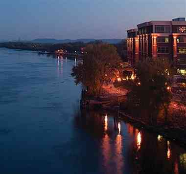 La Crosse Area Convention & Visitors Bureau (Explore La Crosse) в La Crosse, WI