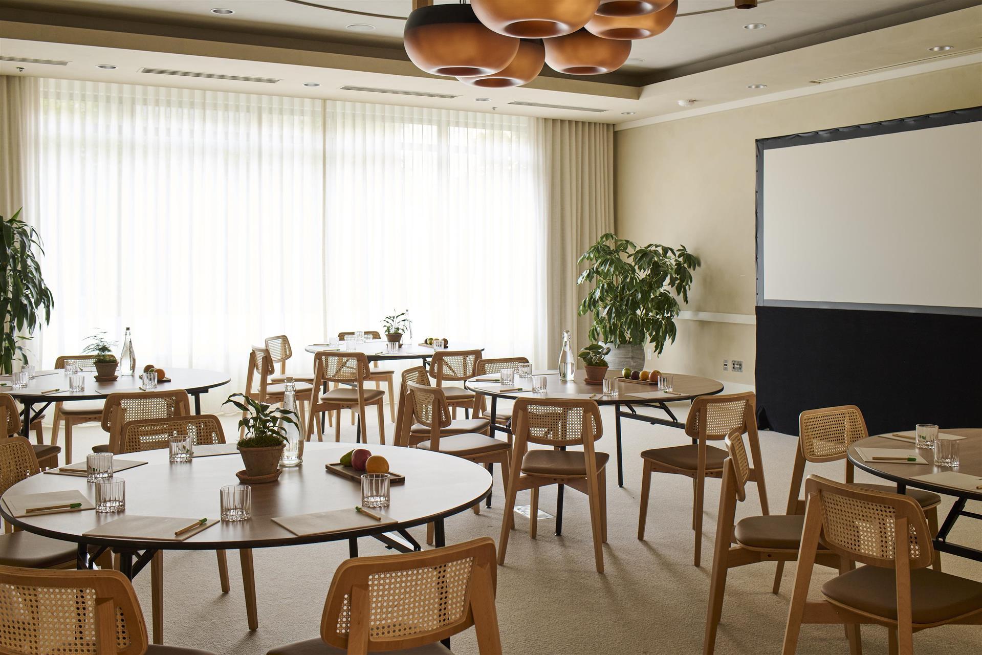 Изображение помещения для встречи