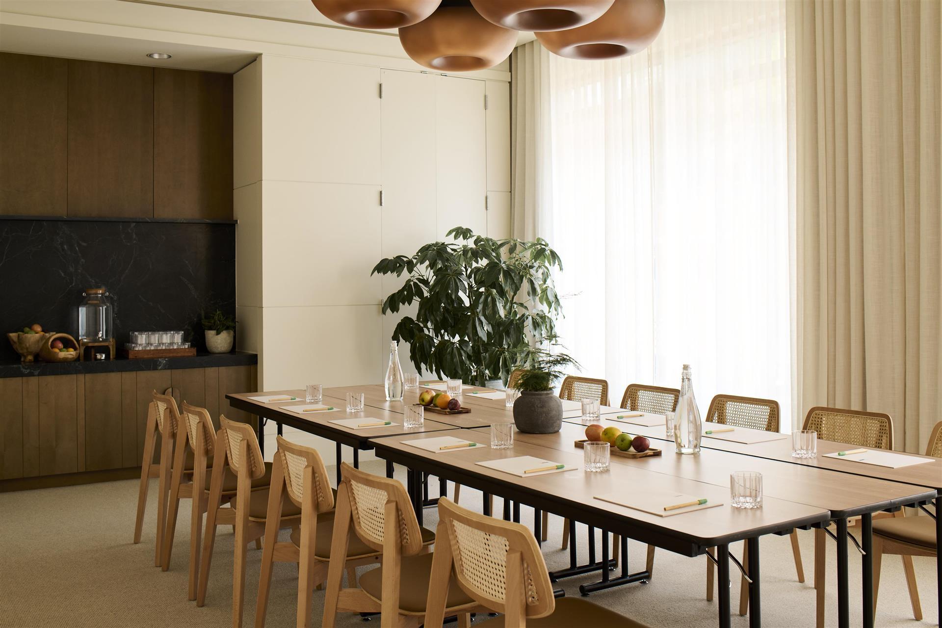 Изображение помещения для встречи