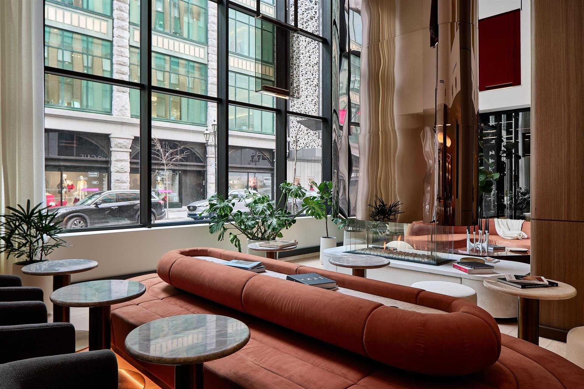 Vogue Hotel Montreal Downtown, Curio Collection by Hilton в Montreal, QC