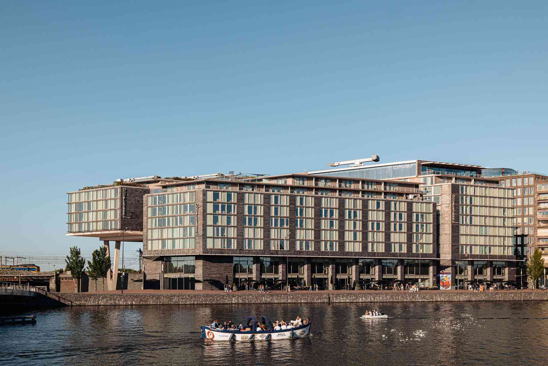 DoubleTree by Hilton Amsterdam Centraal Station в Amsterdam, NL