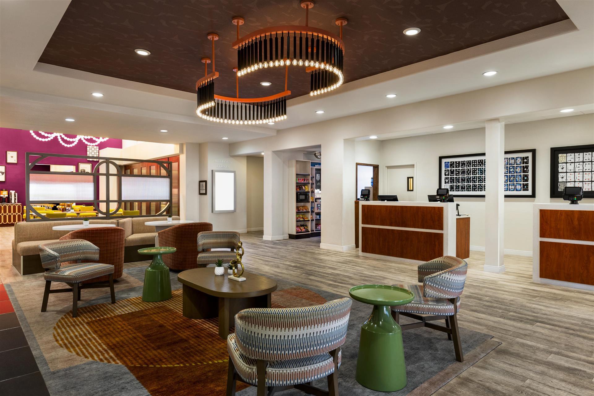 Hampton Inn Tropicana image