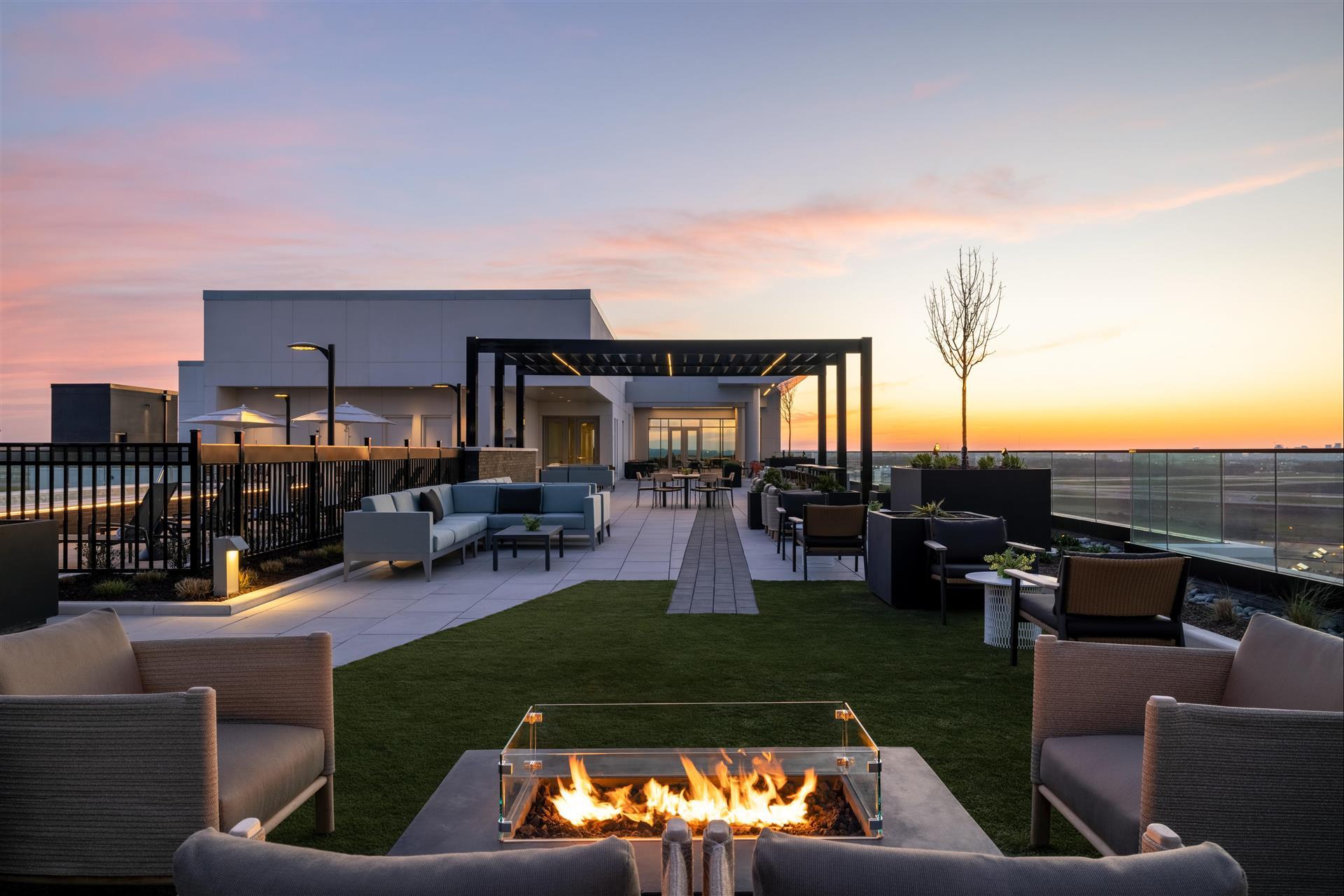 Hilton BNA Nashville Airport Terminal image