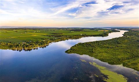 Monteregie Business Destination в Brossard, Quebec, QC