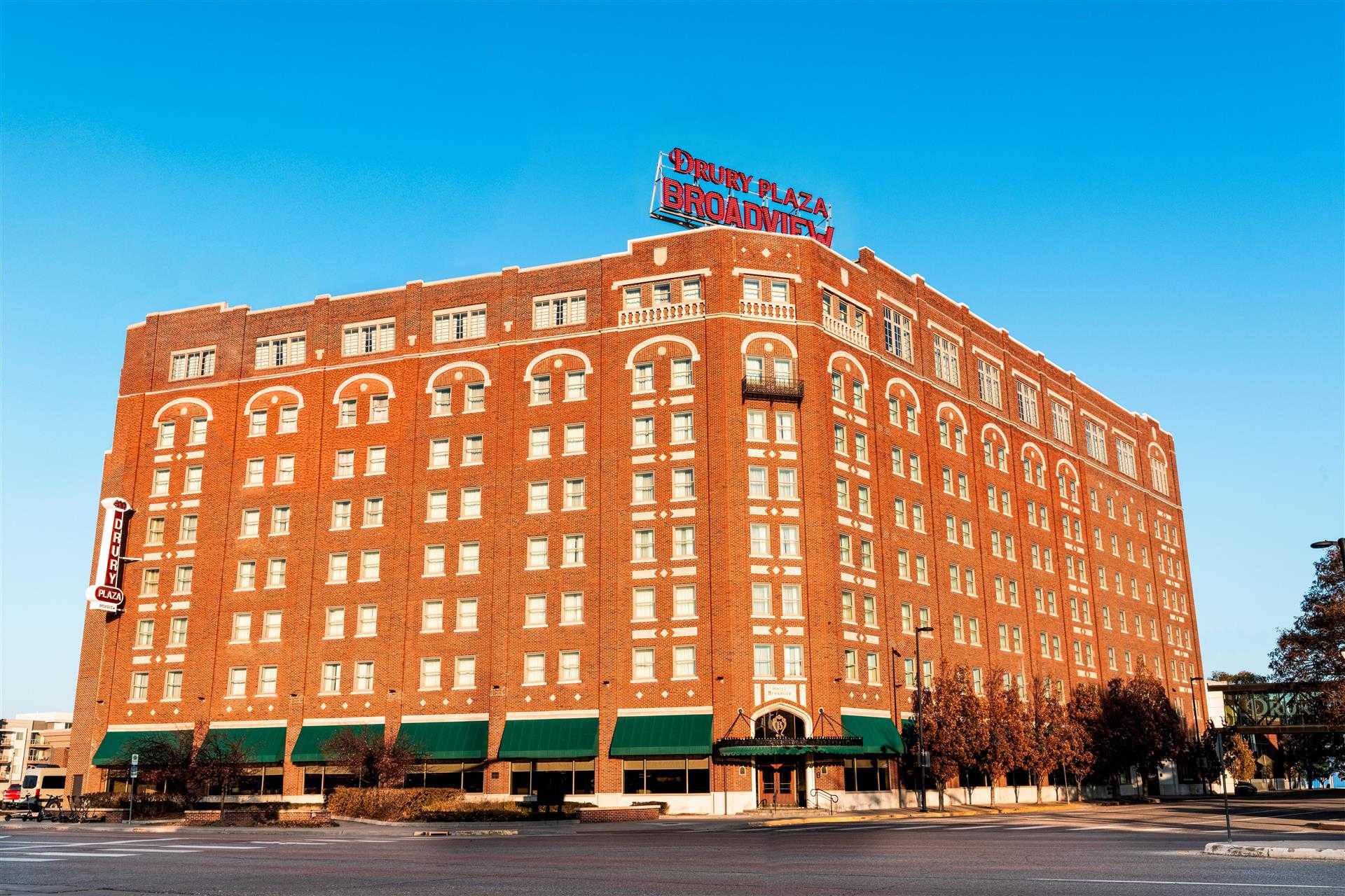 Wichita, KSにおけるDrury Plaza Hotel Broadview Wichita
