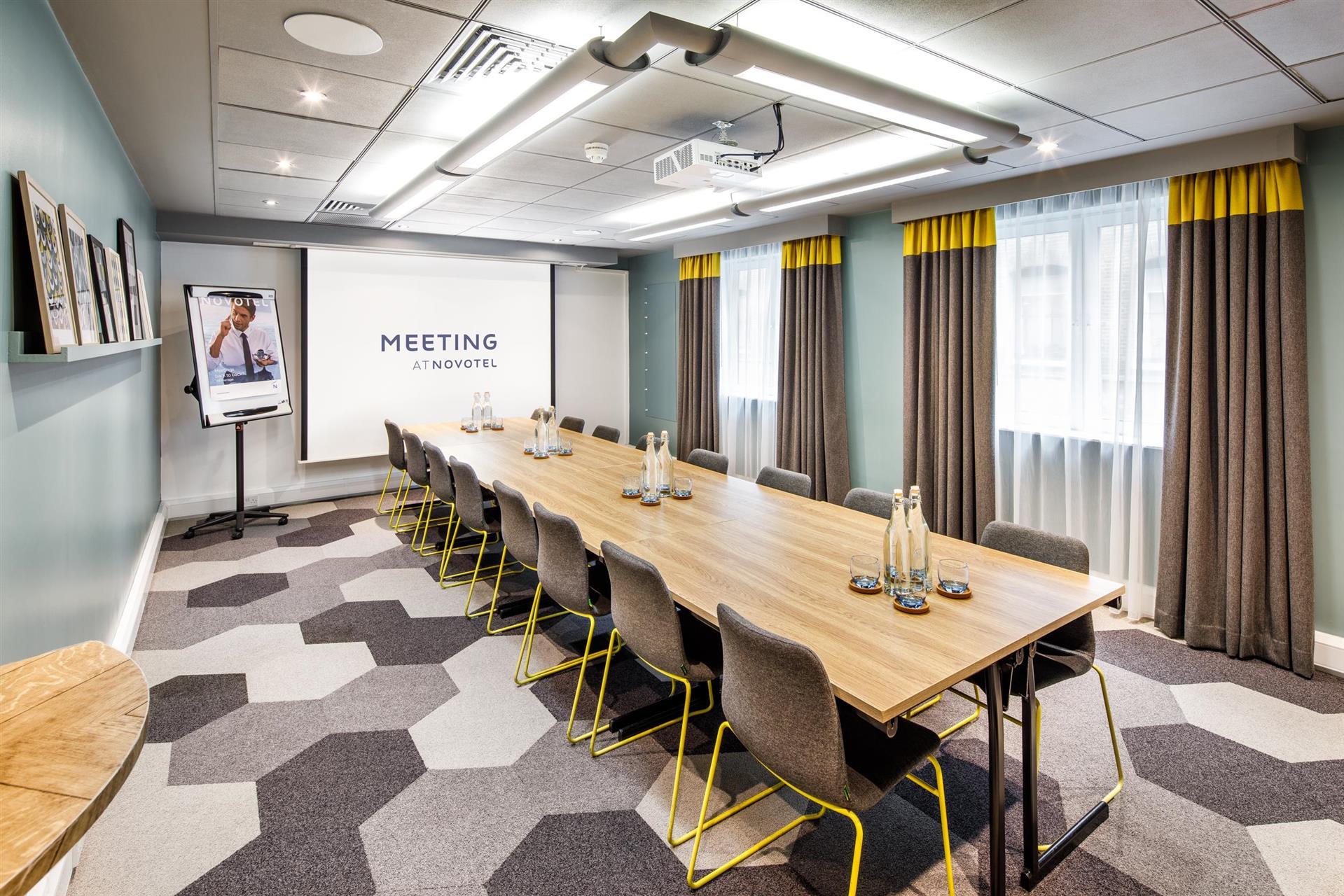 ミーティングルームの画像