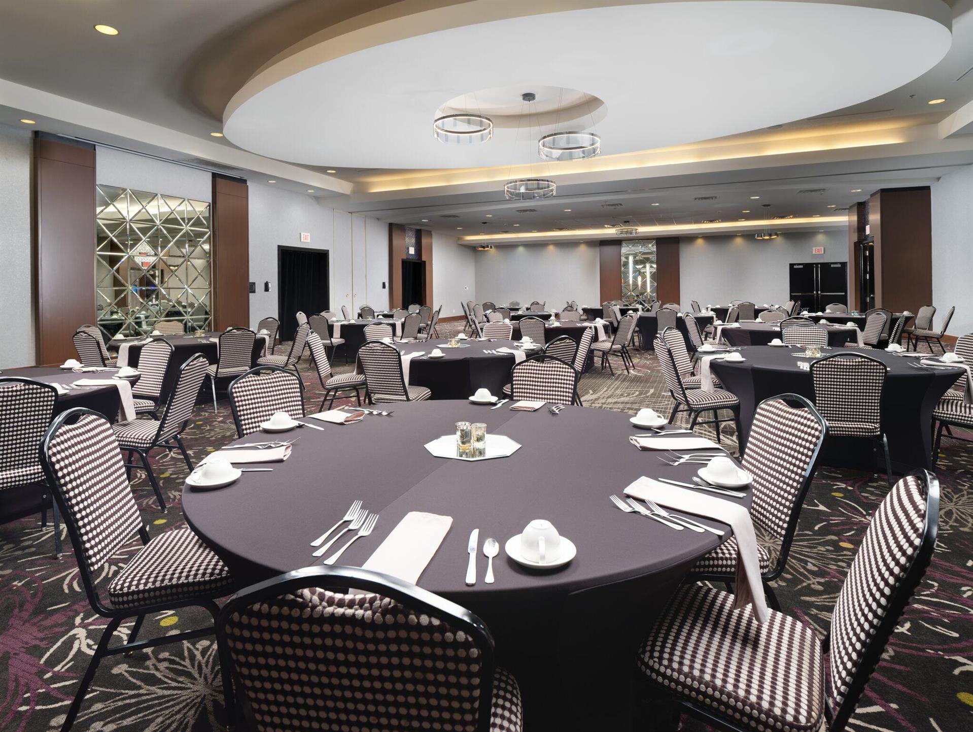 DoubleTree by Hilton Hotel Chattanooga Downtown image