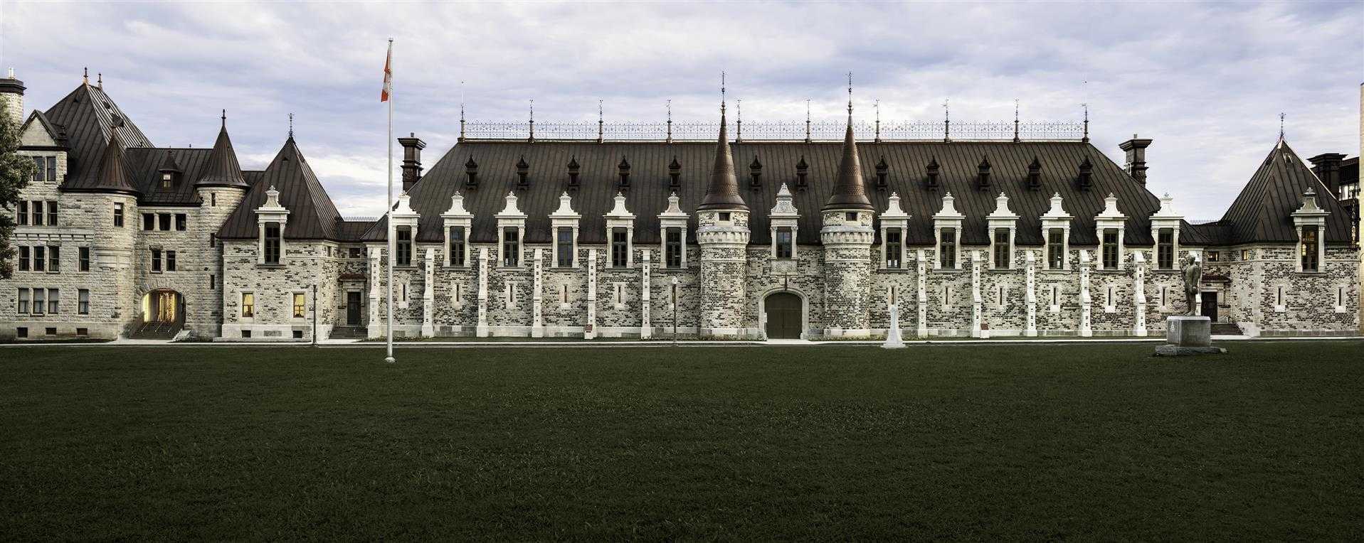 Manege militaire Voltigeurs de Quebec в Quebec City, QC