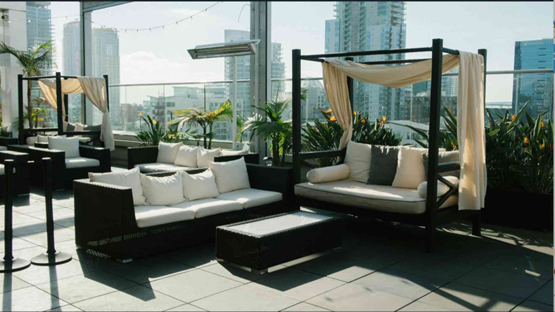 Daily Rejoyce Suites en Playa de Sunny Isles, FL