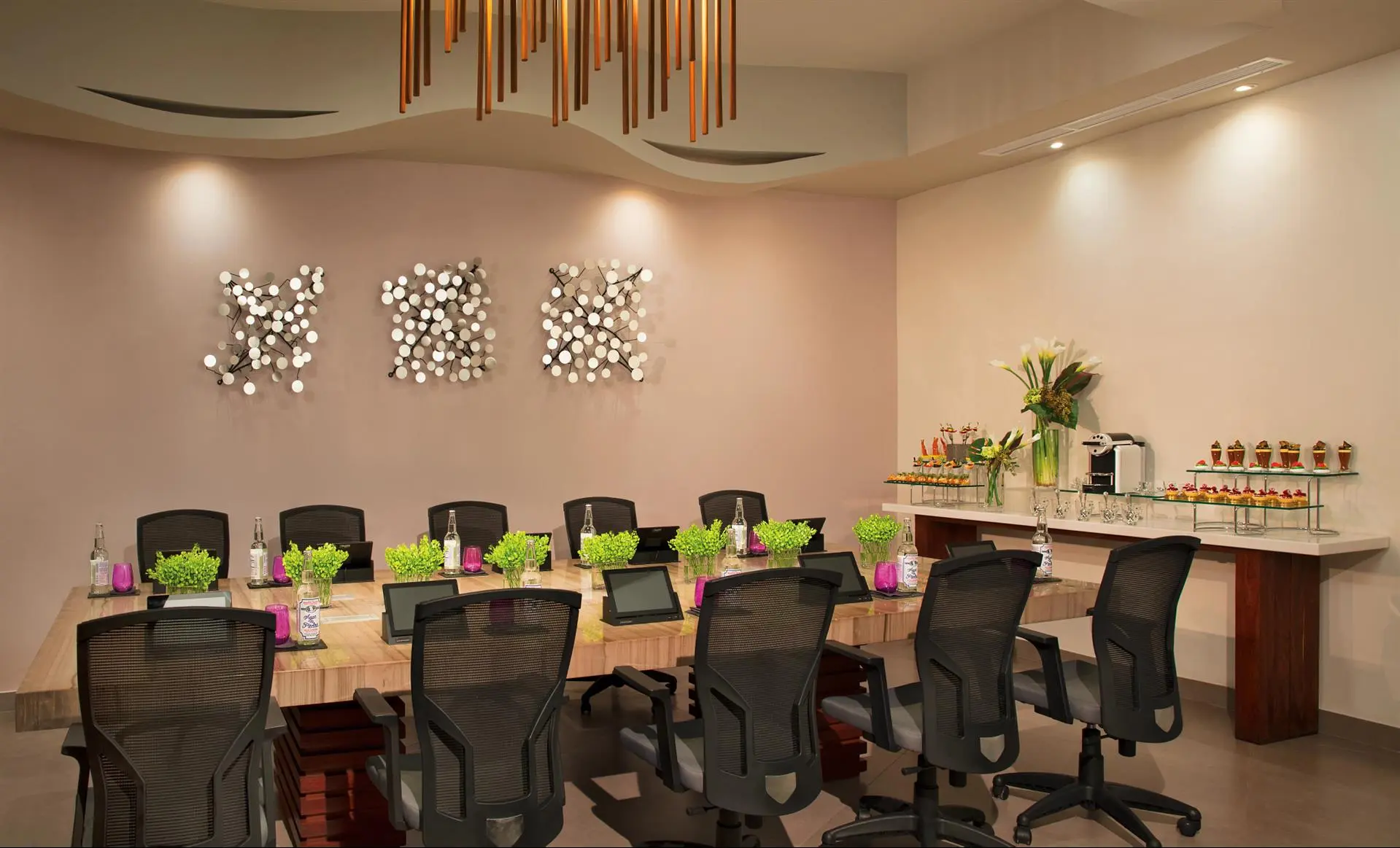 Изображение помещения для встречи