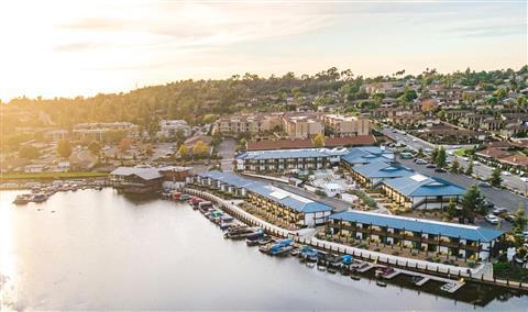 San Marcos, CAにおけるLakehouse Resort