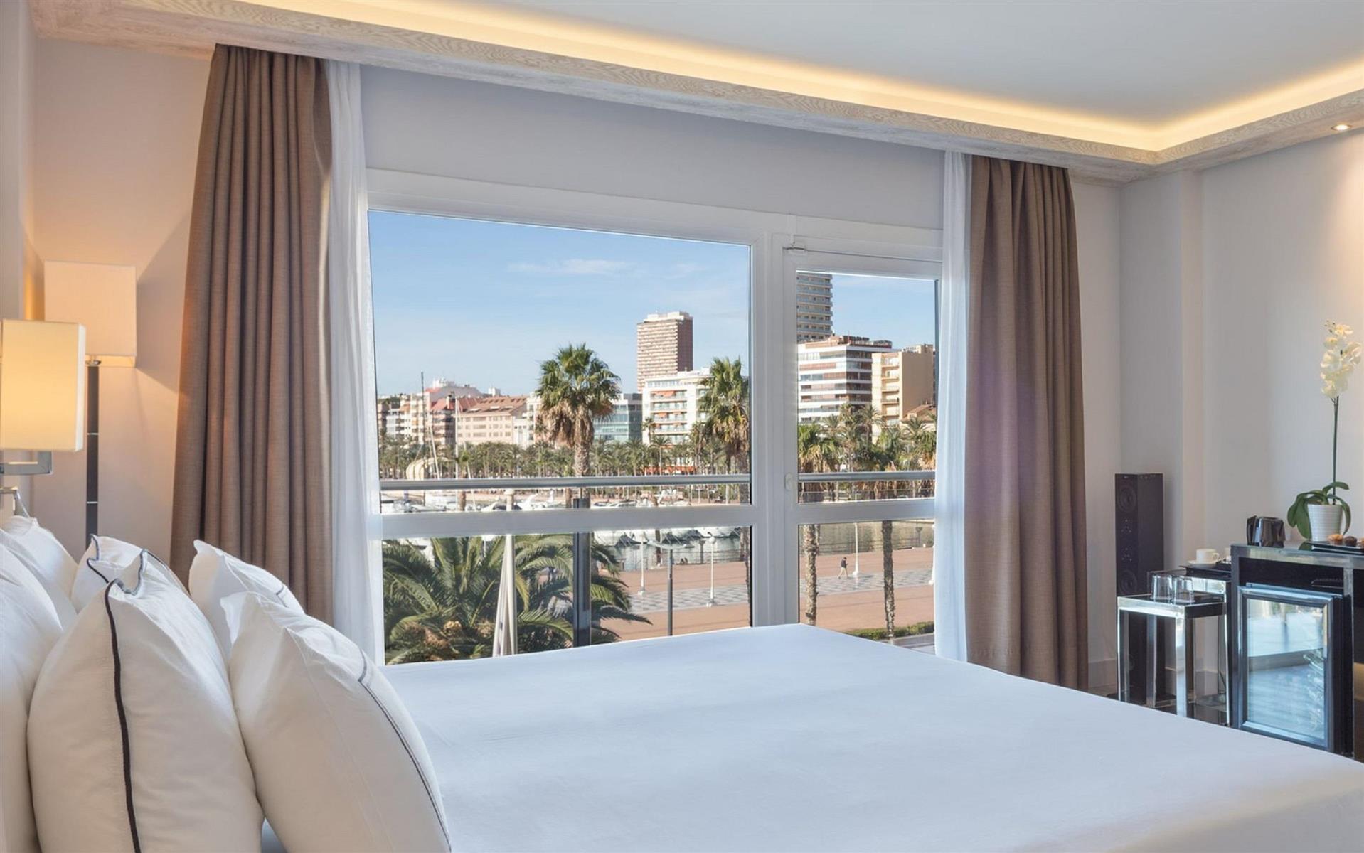 Imagen de promoción COMPLIMENTATY & UPGRADE