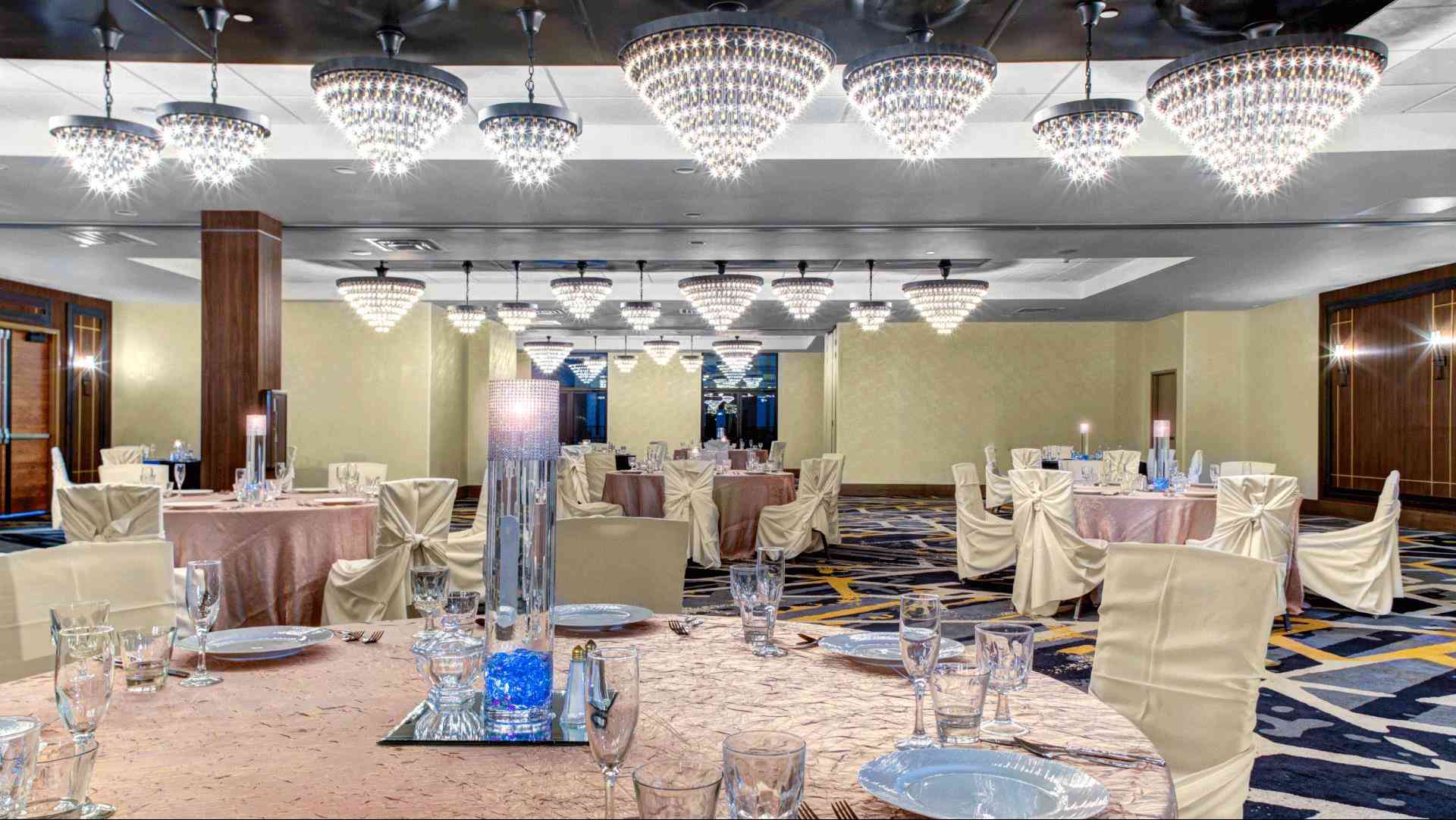 DoubleTree by Hilton Hotel Arlington DFW South in Arlington, TX