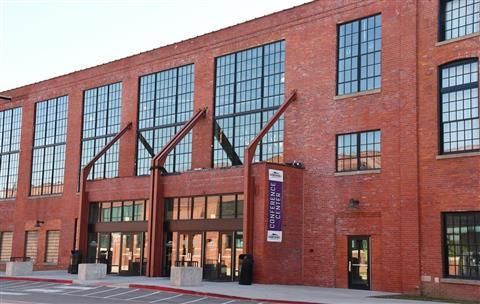 Hamilton, OHにおけるChampion Mill Conference Center / Spooky Nook Sports