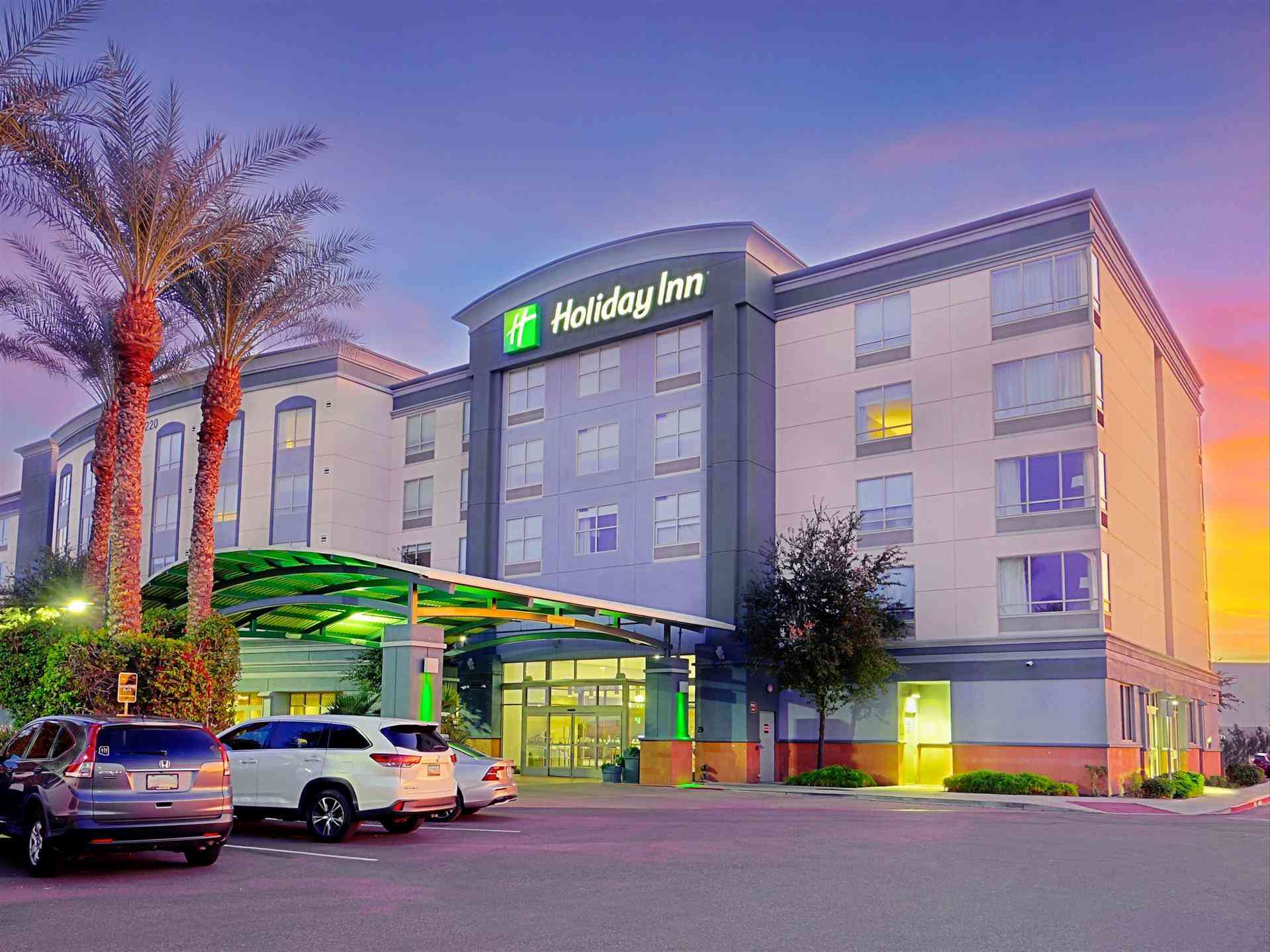 피닉스, AZ의 Holiday Inn & Suites Phoenix Airport