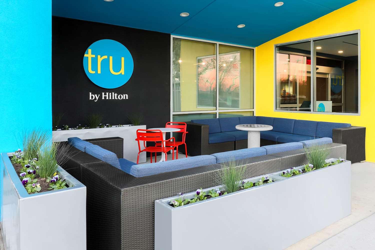 Tru by Hilton Dallas Market Center image
