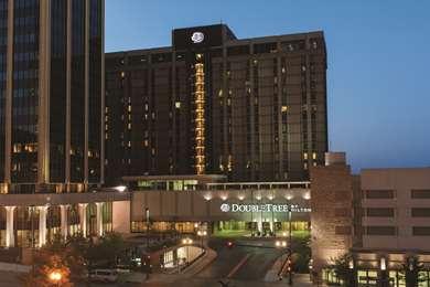 Omaha, NEにおけるDoubleTree by Hilton Hotel Omaha Downtown