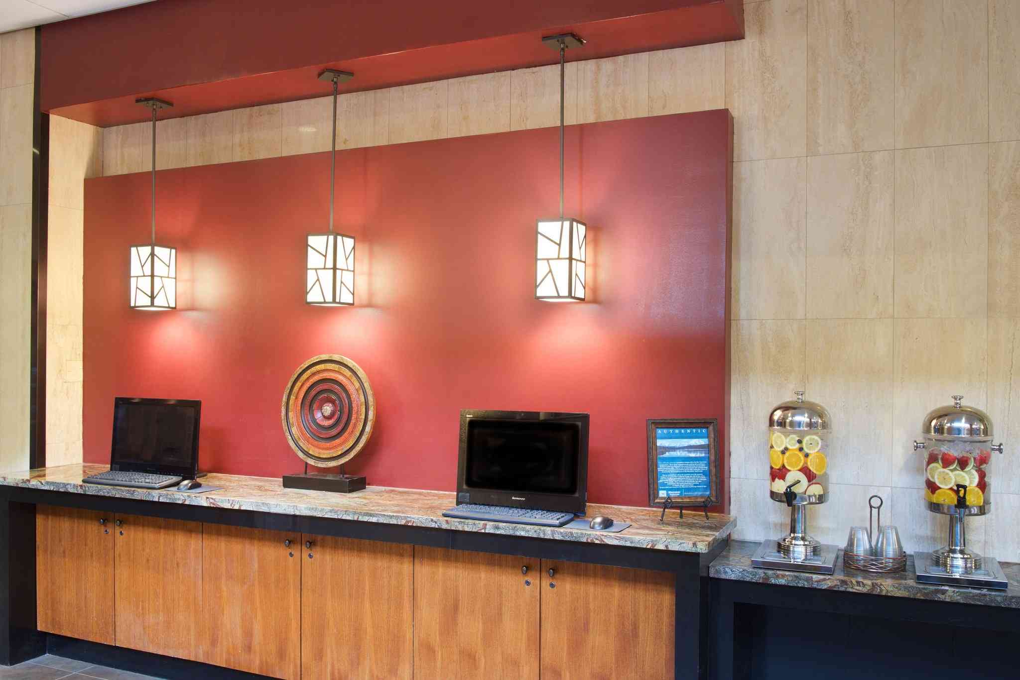 Sheraton Anchorage Hotel в Anchorage, AK